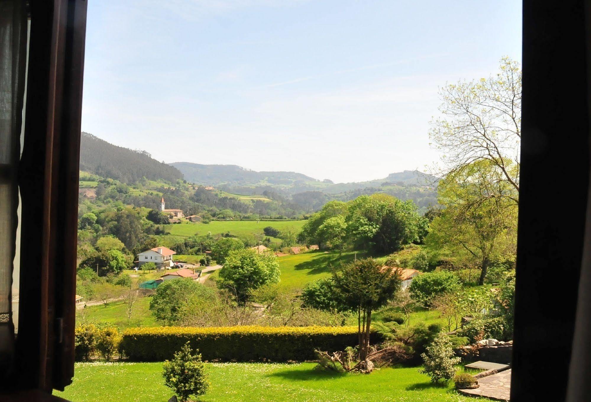 Gasthaus Casa Rural Llugaron I Miravalles Exterior foto